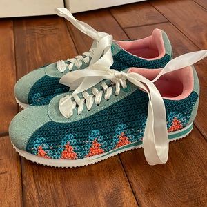 Poppy crochet sneakers sz 5.5